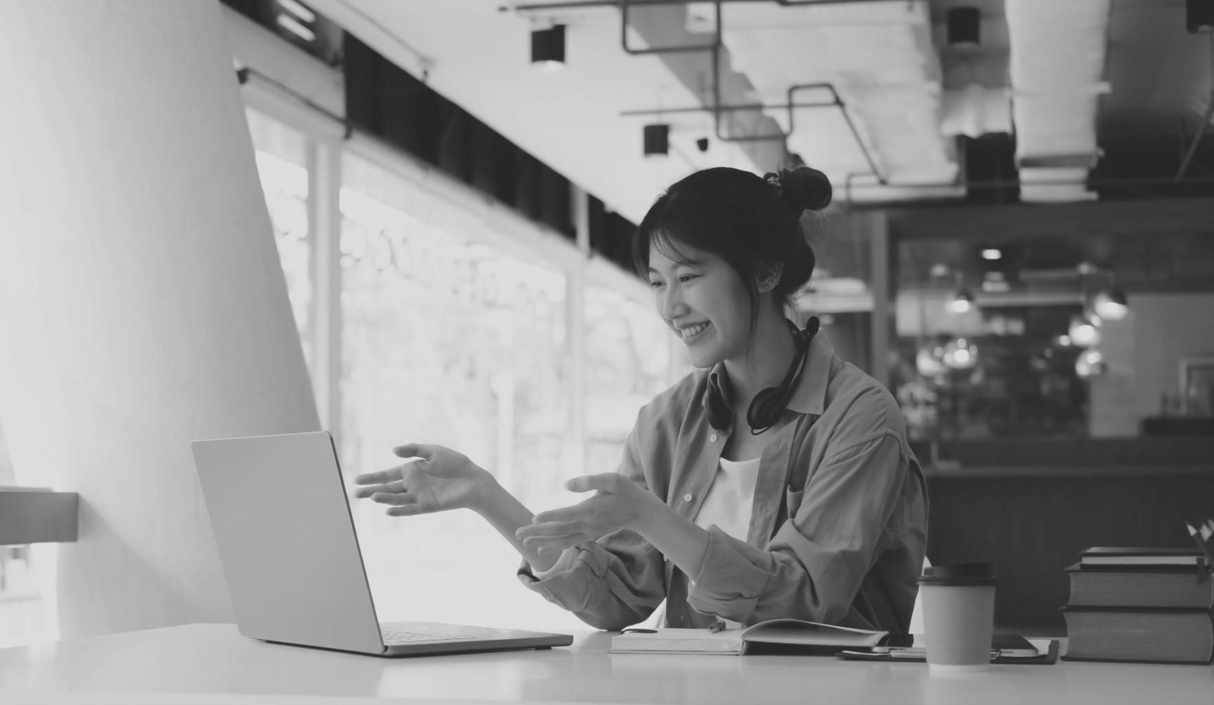 Moderne Studioausstattung mit verschiedenen Beleuchtungssetups